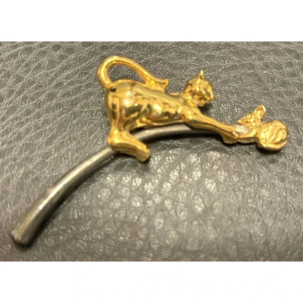 Vintage Cat Chasing Mouse Brooch Gold And Silver Tone Cat Moves!!